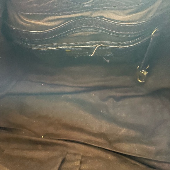 Kenneth Cole Purple Thick
Pebble Leather Studs Satchel Handbag
Purse PRE-OWNED - Picture 8 of 11